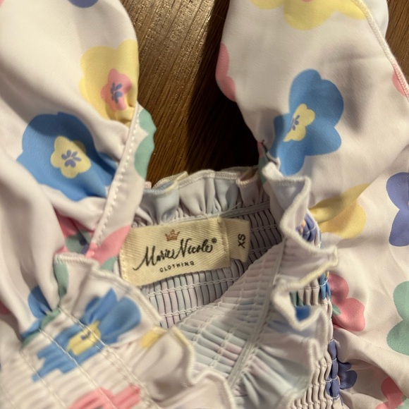 Marie Nicole Floral Set - Picture 2 of 4